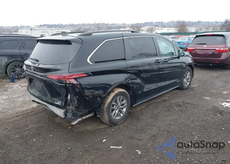 2021 Toyota Sienna Le z USA, uszkodzony, nr VIN 5TDKRKEC5MS063823